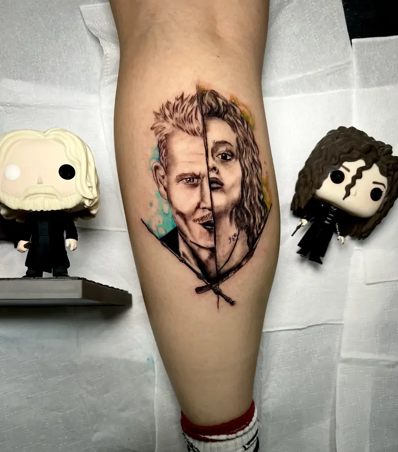 Retrato doble dividido de dos personajes, inspirado en figuras de fantasía, con referencias a figuras coleccionables.